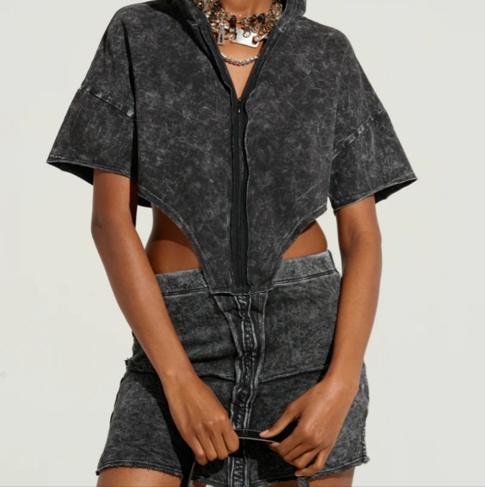 AKIRA TOO GOOD TO BE TRUE ZIPPED CUTOUT DRESS Size SS